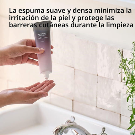 Wonder Black Rice Moisture Cleansing Gel aplicación sobre el rostro