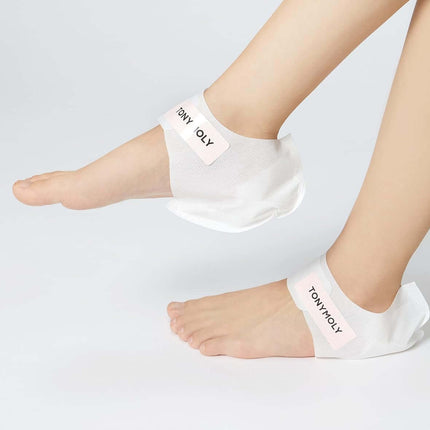 Changing U Magic Foot Peel modelo mostrando ajuste de parches en los talones
