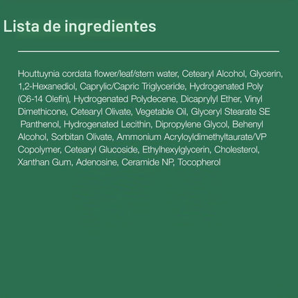 Crema calmante Heartleaf 70% Anua cantidad de crema sobre la mano.
