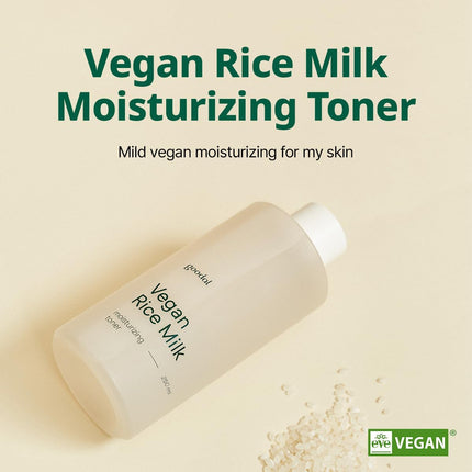 Tónico Hidratante de Leche de Arroz textura lechosa en la mano